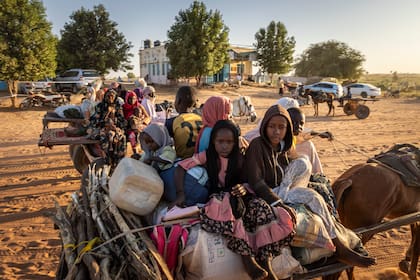 Niños sudaneses en un campo de refugiados del país vecino, Chad