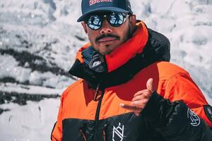 Denuncian por acoso sexual a un reconocido alpinista que protagonizó un documental de Netflix