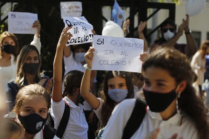 No al cierre de las escuelas por parte del gobierno nacional, Colegio Dover High School.