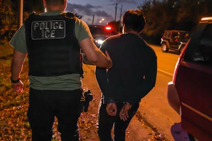 No asistir a la audiencia puede derivar en una expulsión en ausencia y sanciones de reingreso