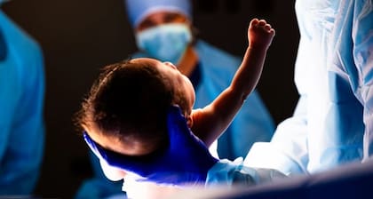 "No elegimos nacer y, como dice Sartre, somos arrojados en el mundo", dice la profesora Danila Suárez.