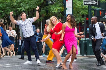 Adam Devine, Rebel Wilson y Priyanka Chopra, en una escena de la película