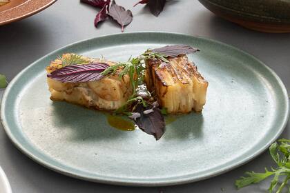 No es papa, es una mil hojas de yuca.