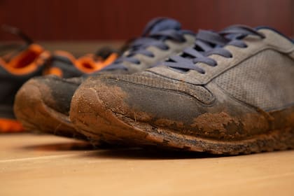No es recomendable guardar los zapatos de invierno sucios