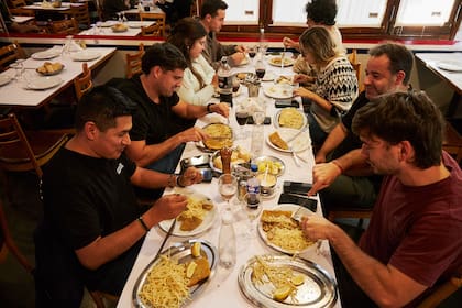 "No es solo un restaurante, es parte de una comunidad. Estás rodeado de familias, de chicos que vienen a entrenar, de padres que se quedan a comer algo"