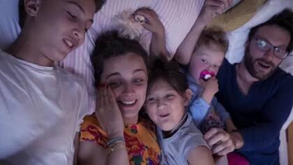 No está claro el efecto en los niños de compartir cama con sus padres