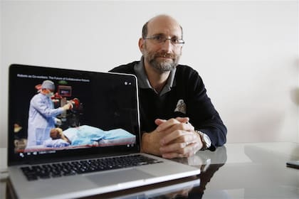 “No falta mucho para que empecemos a ver operaciones completas realizadas por robots”, augura Wachs