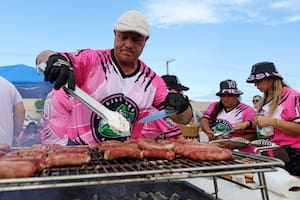 Food trucks desbordados, choripanes gratis y camisetas de casi US$ 200 que compraron hasta los rivales al grito de "Messico"