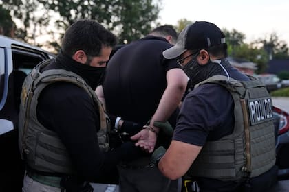 No garantiza que el migrante no sea detenido, pero sí le da una base legal sólida