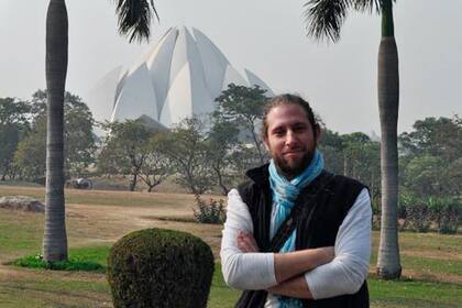 "No ha sido fácil, la soledad, las incertidumbres, los dolores y la lucha diaria por respirar, y todo ello siendo testigo de como este país al que tanto amo está sufriendo", dijo Santiago Lusardi en su Facebook días antes de morir