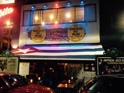 No hay mucho que pensar en La Bodeguita del Medio: aprovechá a probar el mojito de la mano de sus inventores