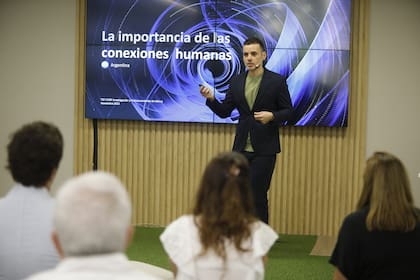 “No hay nada más humano que nuestra necesidad de relacionarnos con los demás, es algo intrínseco que lo traemos desde el primer día”, Víctor Aguado Martín, de Telefónica Global