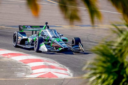 "No hay nada más lejano a la realidad que creer que uno está como para competir mano a mano con estos monstruos", alerta Canapino, que observa en los debutantes Benjamin Pedersen y Sting Ray Rob a sus rivales directos en IndyCar.