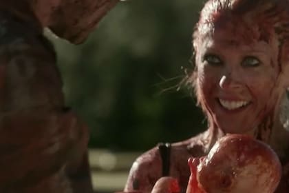 No hay nada más lindo que la familia unida...dentro de un tiburón. Tara Reid da a luz a su hijo sin problemas adentro del pez