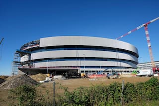 No hay plan alternativo para arena de hockey olímpico mientras construcción llega al límite