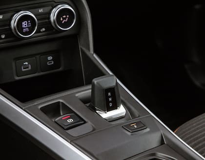 No hay que pasar de la "D" a la "R" cuando el auto está en movimiento