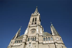 No importa la religión que se profese: visitar algunos de los magnificos templos de la ciudad implica una experiencia sobrecogedora, como es el caso de la Catedral y basílica de los santos Pedro y Cecilia.