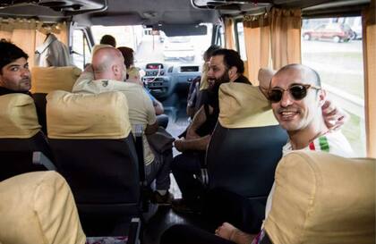 No le gustan los jets privados; Pintos prefiere el micro con sus compañeros