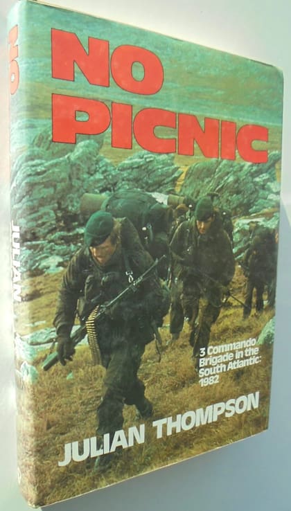 "No picnic", el libro que el brigadier Julian Thompson publicó en 1985 con sus memorias de la Guerra de Malvinas.