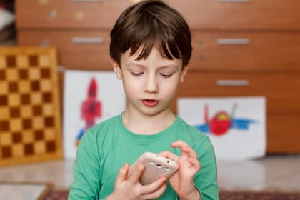 No podemos darle a un niño o una niña cuestiones que no puedan gestionar si implican riesgo físico o psíquico. Y la hipererotización temprana conlleva riesgos enormes”, reflexiona Schujman.