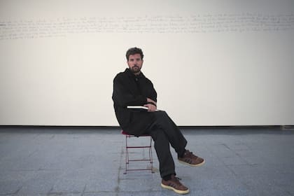 "No podemos permitir que la inteligencia artificial escriba nuestros poemas" se titula la creación site-specifc de Nazareno Pereyra