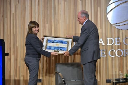 "No queremos romper el principio de inocencia”, dijo Bullrich sobre Adorni