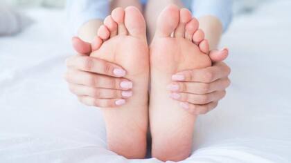 No se debe subestimar la importancia del descanso para permitir que los pies se recuperen después de actividades extenuantes