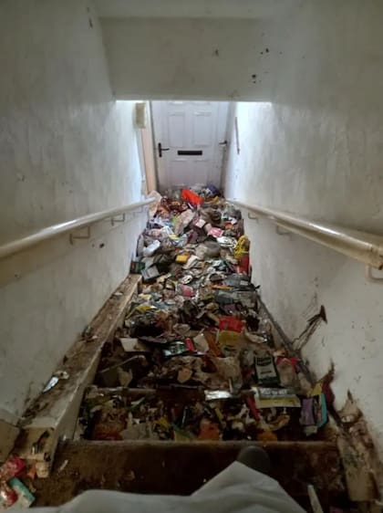 No se podían subir las escaleras sin sumergirse en el caos.