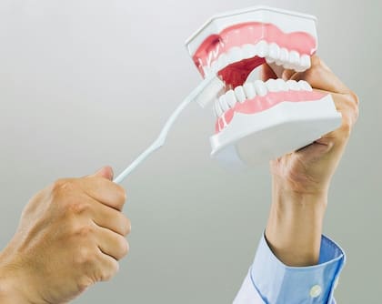 No se recomienda usar vinagre para limpiar los dientes sin antes consultarle a un profesional