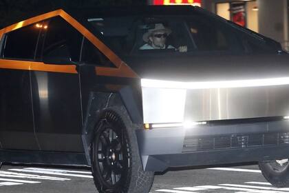 No son los primeros famosos vistos arriba del modelo