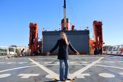 "No soy una ambientalista, soy una hiperactivista", dice Marzotto, en la cubierta del Almirante Irízar