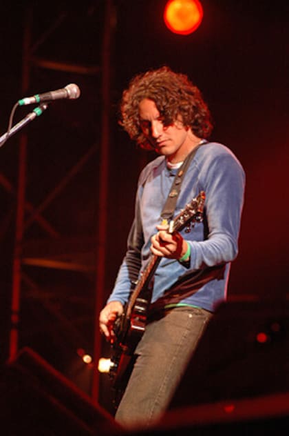 Emiliano Brancciari al frente de NTVG en Gesell Rock, a mediados de la primera década del siglo