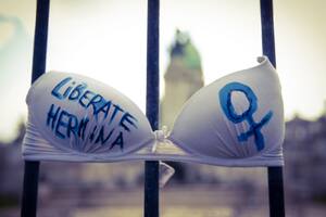 El reclamo por el aborto alejó a algunas mujeres de la marcha feminista