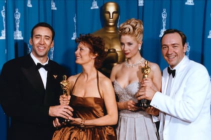 Susan Sarandon en los premios Oscar de 1995 junto al resto de los ganadores: Nicolas Cage, Mira Sorvino y Kevin Spacey