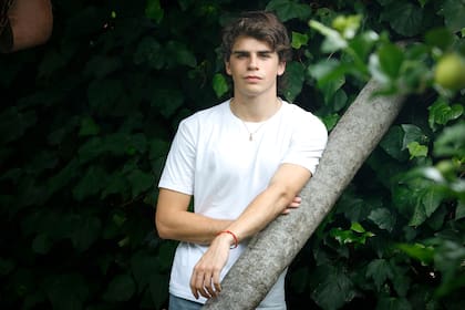 No tuvo influencia su condición de ex rugbier ni la de nieto de un ex capitán de los Pumas; Felipe González Otaño ingresó al repertorio de la película al postularse por Instagram.