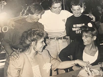 Jorge junto a Zulema, Carlos Menem Jr., su socio y cuñado Jorge González, y Zulemita Menen