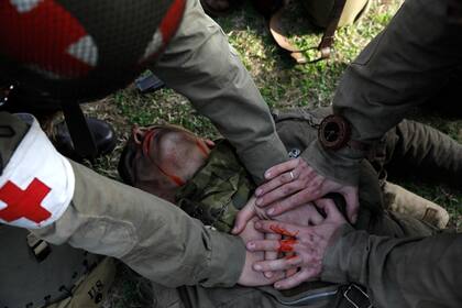 Herido a punto de perecer durante la recreación.