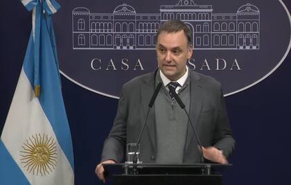 "No vamos a entrar en el juego populista en busca de un voto más", sentenció Manuel Adorni