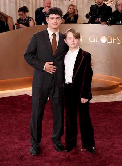 Noah (20) y Jacobi Jupe (12), los hermanos que interpretan a Hamlet y Hamnet en la adaptación cinematográfica de Hamnet, el libro de Maggie O'Farrell