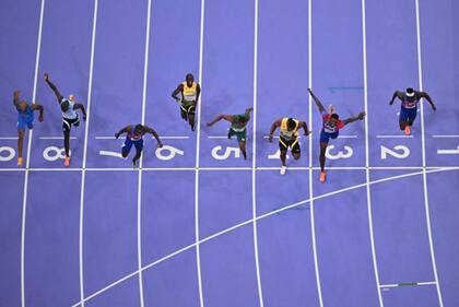 La diferencia entre el primero y el último de la prueba de 100 metros en París 2024 es menos de un segundo.