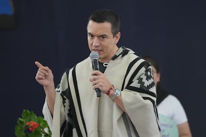 Noboa recibió los regalos durante una visita