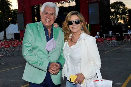 Felices: Rául Lavié junto a su mujer, Laura