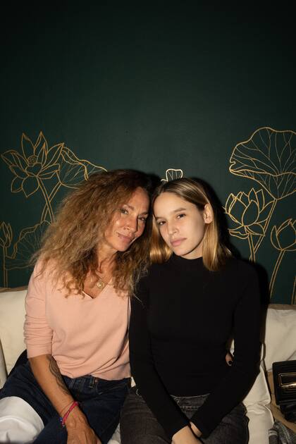 Noche de chicas. Ana Paula Dutil asistió acompañada por su hija India Ortega.