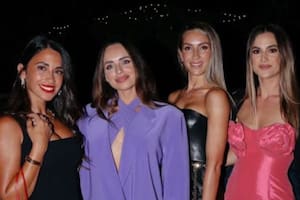 Anto Roccuzzo compartió una increíble cena con sus amigas y fue furor por la cartera que lució