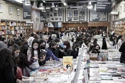 Noche de las Librerías: de los dos lados de Callao, Corrientes estuvo repleta de gente