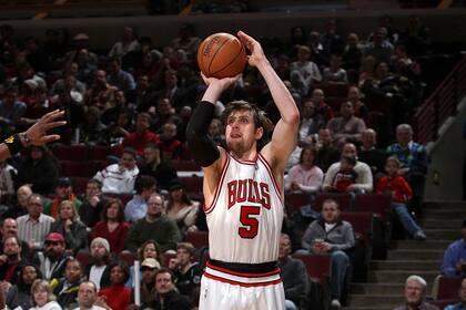 Nocioni y una casaca emblemática, en su etapa como jugador de Chicago Bulls