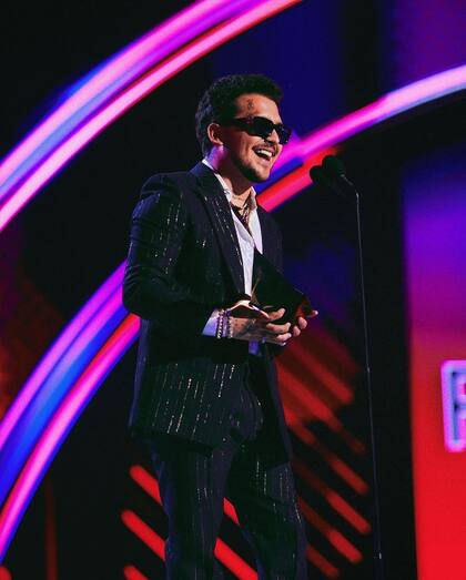 Nodal agradeció a sus fans por todo el apoyo que recibe, el cual le ayudó a ganar todos los galardones que obtuvo en los Latin AMAs 2022.