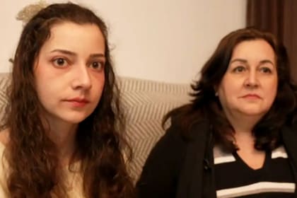 Noelia Castillo (25) junto a su madre Yolanda Ramos en una entrevista televisiva