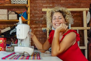 El ángel guardián de Santa Fe: "salva" a sus clientas con la moda como terapia