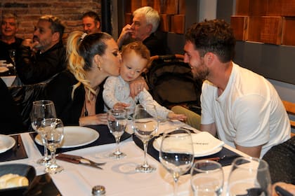 Noelia Marzol con el pequeo Donatello y Ramiro Arias, su pareja